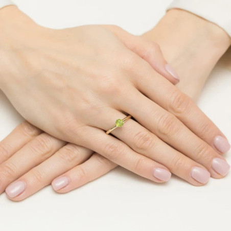 Gold ring with 585 peridot, certified