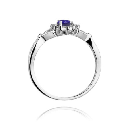 Ring with tanzanite and diamonds in white gold
