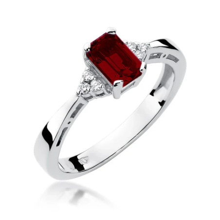 Gold ring with garnet, diamonds, white gold