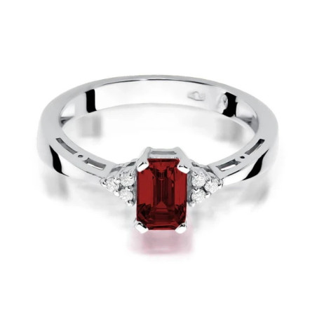 Gold ring with garnet, diamonds, white gold