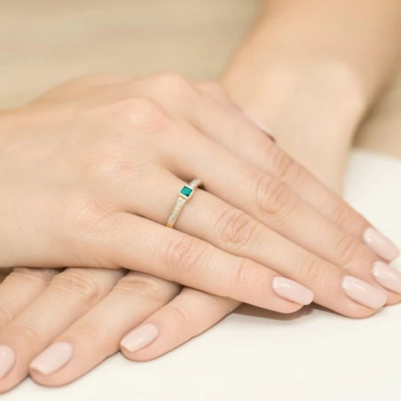 585 Gold Ring With Emerald Diamond