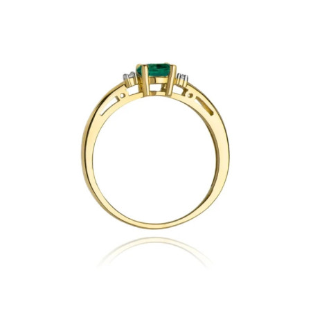Emerald gold ring with diamonds
