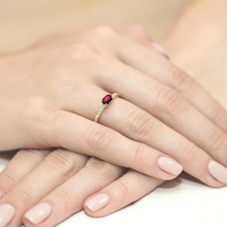 Gold ring with ruby ​​585