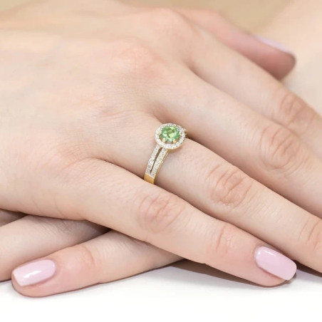 Gold ring with peridot and diamonds 585
