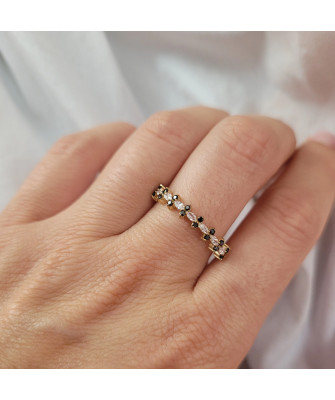 Gold ring 8k black and white zircons