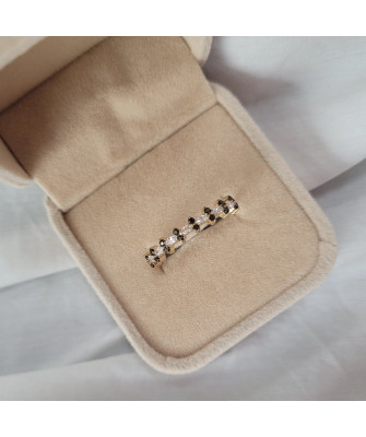 Gold ring 8k black and white zircons