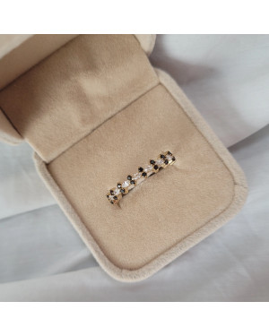 Gold ring 8k black and white zircons
