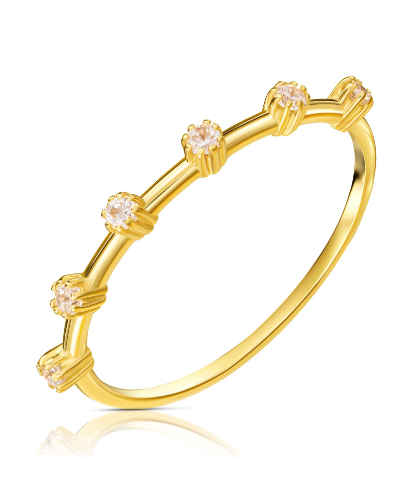 Ring with cubic zirconia stones 8k