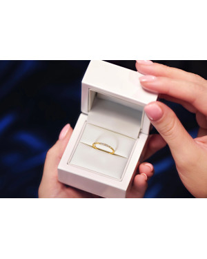 Ring with cubic zirconia 8k circles