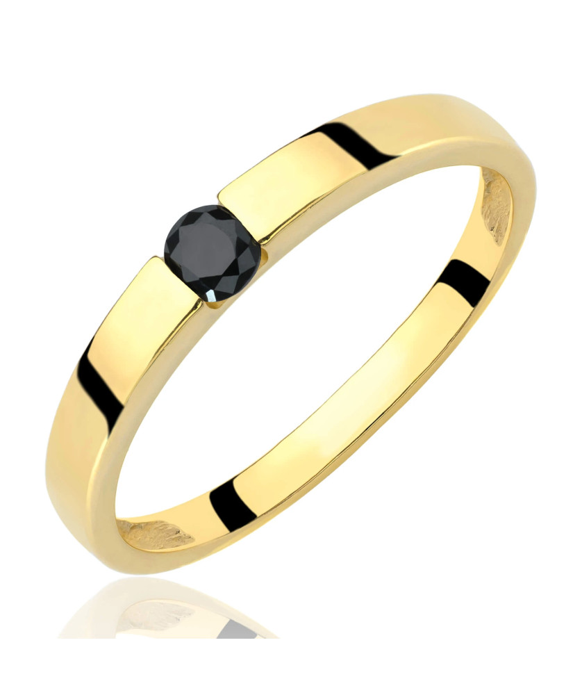 Ring with a black stone 8k