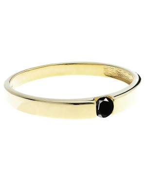 Ring with a black stone 8k