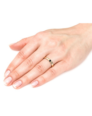 Ring with a black stone 8k