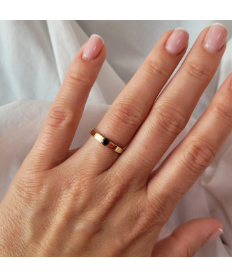 Ring with a black stone 8k