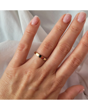 Ring with a black stone 8k