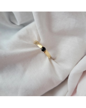 Ring with a black stone 8k