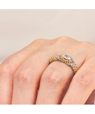 Gold ring 8k interwoven with zirconia