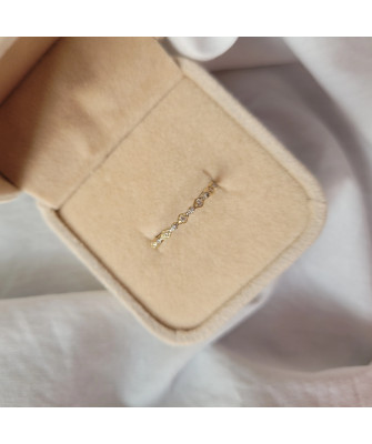 14k gold ring white stones