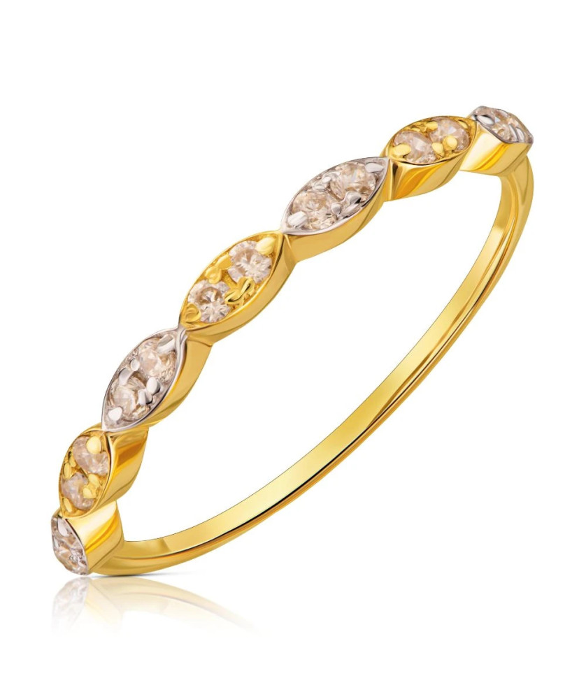 Delicate gold ring zirconia