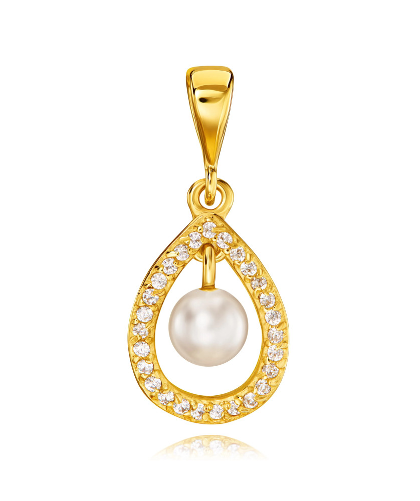 Gold pendant with Pearl surrounded by zircons