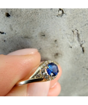 Ring with blue stone 14k