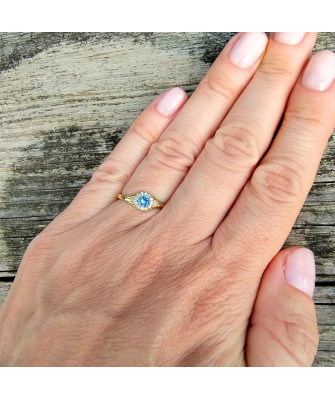 Ring with a blue stone 14k