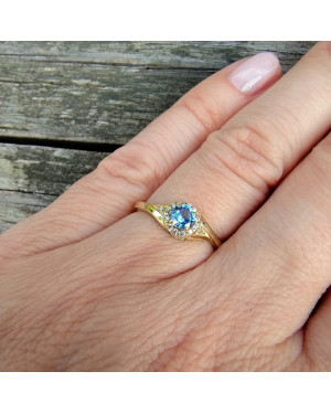 Ring with a blue stone 14k