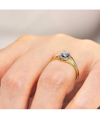 Ring with a blue stone 14k