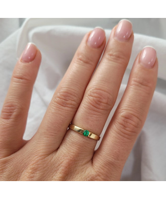 Ring band 14k emerald stone