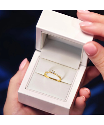 Minimalist engagement ring 8k