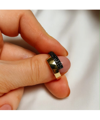 Gold ring Asymmetrical Beautiful design black stones