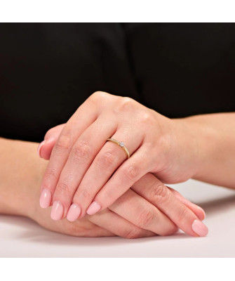 Minimalistyczny pierścionek zaręczynowy 14k