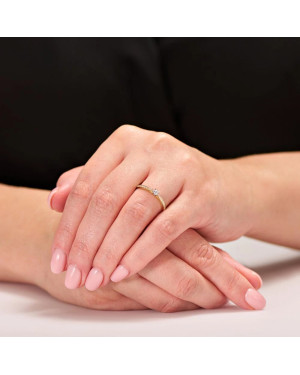 Minimalistyczny pierścionek zaręczynowy 14k
