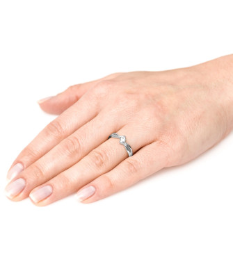 Silver ring with zirconia