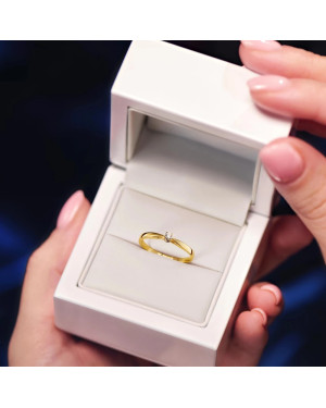 Engagement ring with cubic zirconia 8k