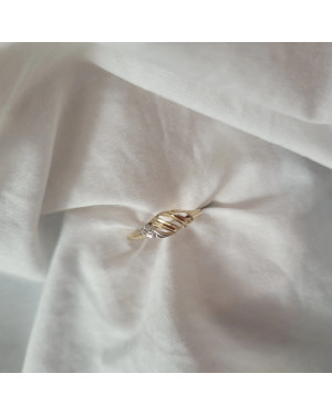 Ring 8k with cubic zirconia