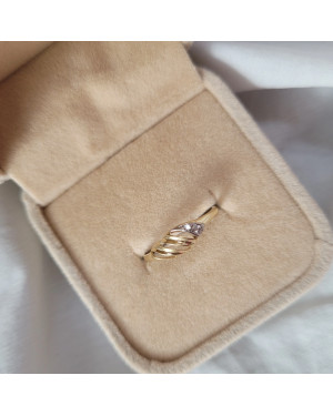 Ring 8k with cubic zirconia
