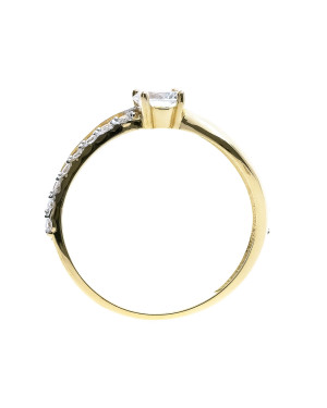 Engagement ring with cubic zirconia 8k