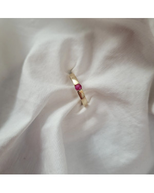 Ring with red stone 8k