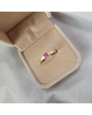 Ring with red stone 8k