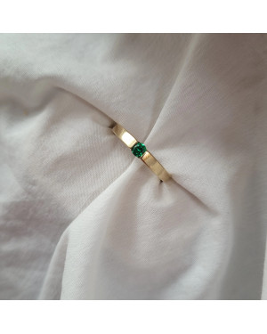 Ring with green stone 8k