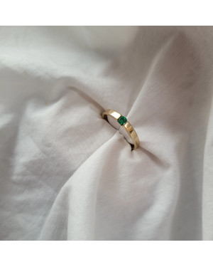Ring with green stone 8k