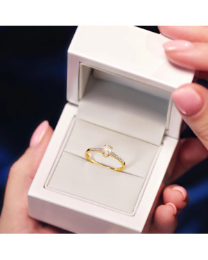 Delicate engagement ring zirconia 8k