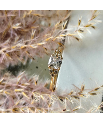 Engagement ring cubic zirconia 8k