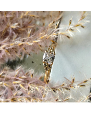 Engagement ring cubic zirconia 8k