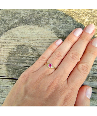 Ring with red stone gold 8k