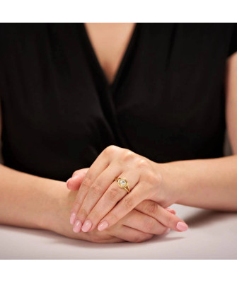 Lacy ring white stone 8k