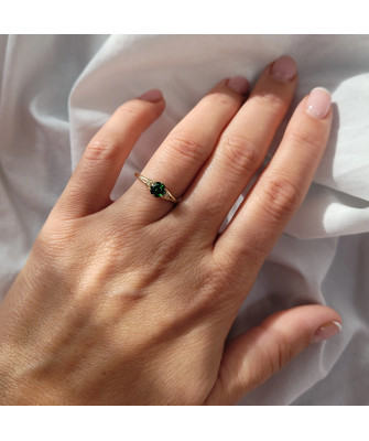Ring with green eye 8k