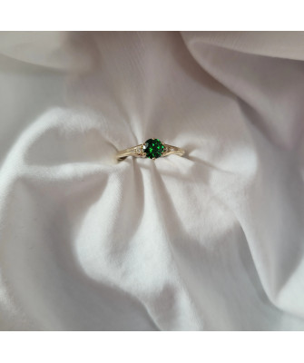 Ring with green eye 8k