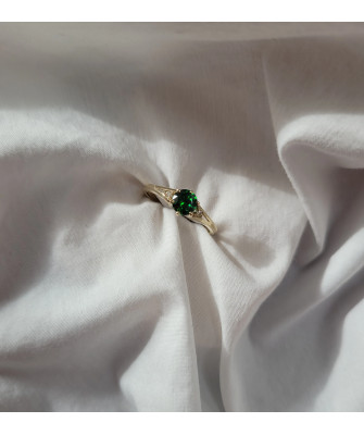 Ring with green eye 8k