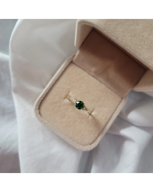 Ring with green eye 8k